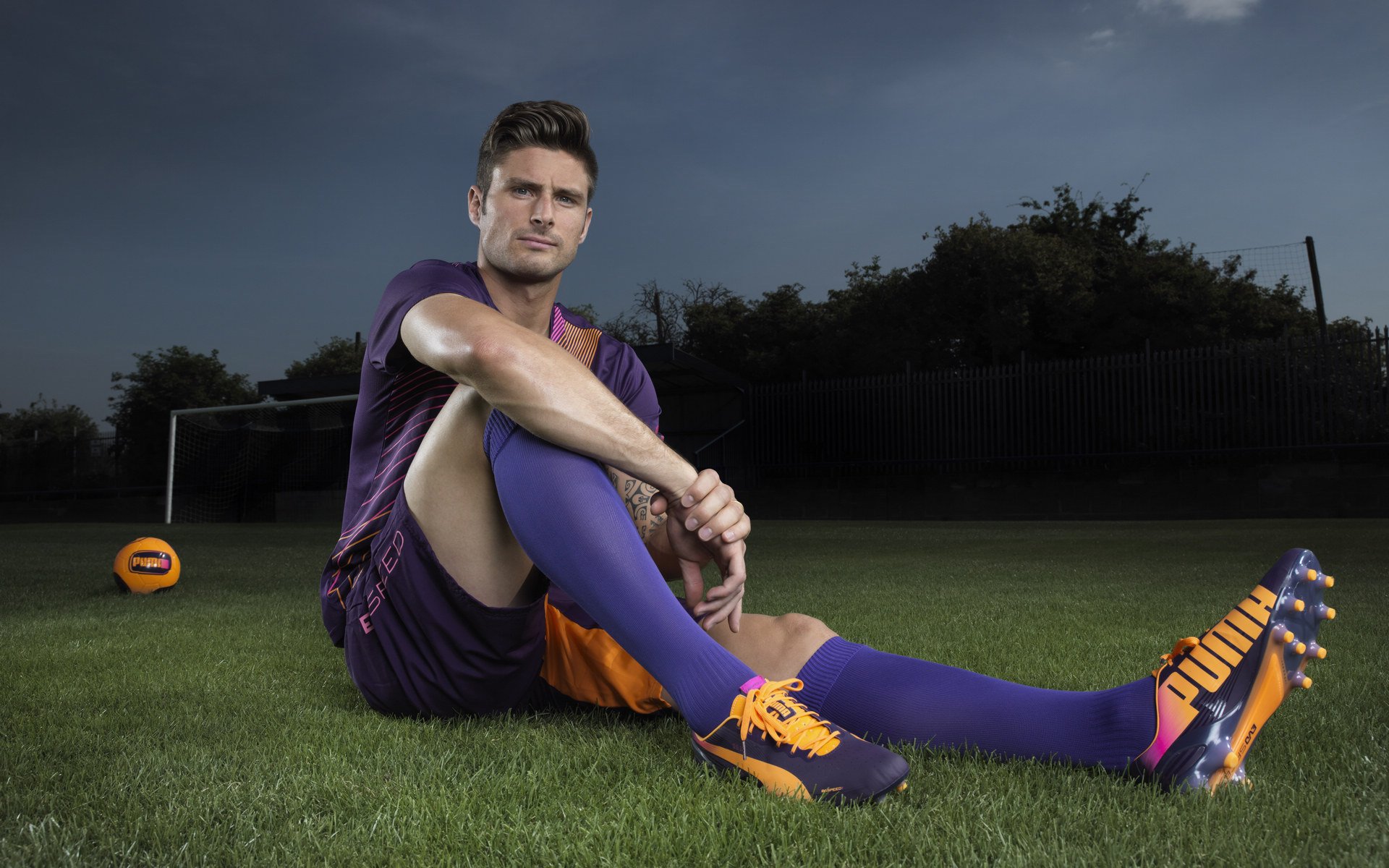 开云体育中国官网-张志磊遭遇泰森大弟子，险被一拳KO，泰森坐镇台下为徒弟加油！，中国重量级拳王张志磊身高